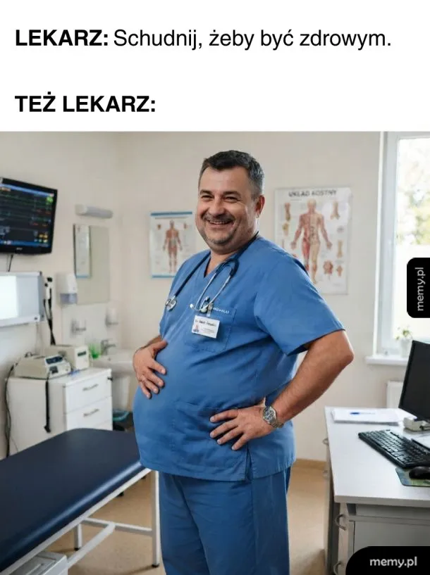 Lekarz z duzym brzuchem w gabinecie