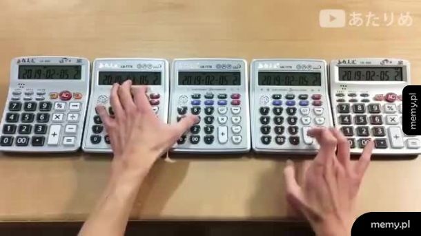 Kwarantanna, dzień 22: Evangelion grany na kalkulatorach
