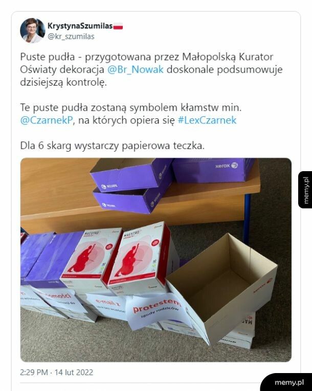 Kontrola poselska w małopolskim kuratorium. Pudła, w których miały być skargi, okazały się puste.