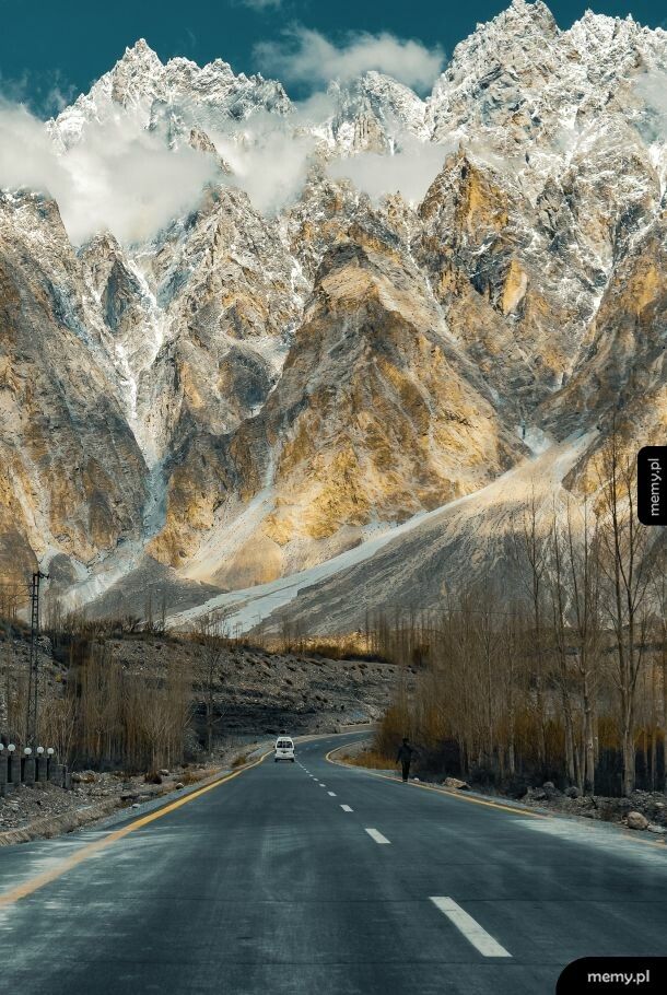 Droga w Karakorum na wysokości 4700mnpm