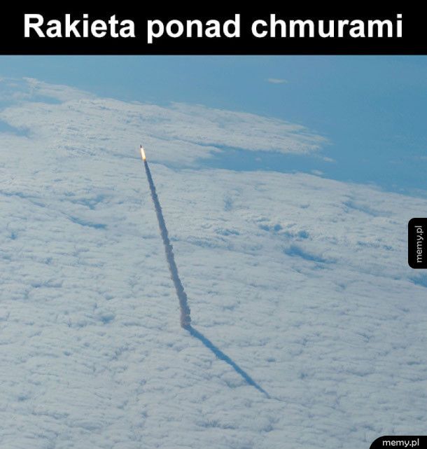 Rakieta - Ciekawy widok rakiety nad chmurami