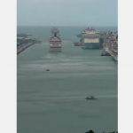 Statki wycieczkowe opuszczające doki w Miami